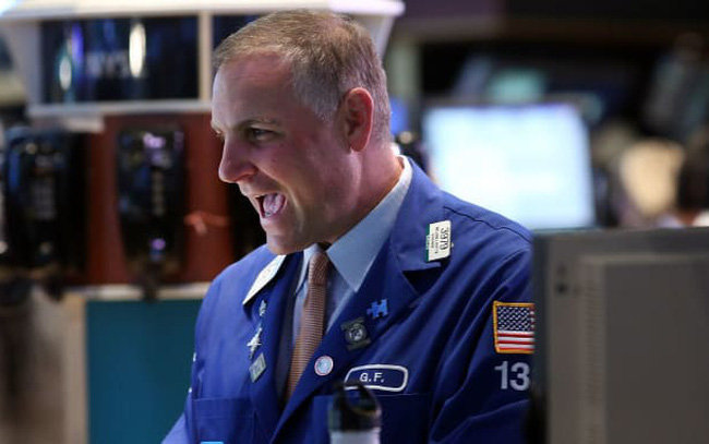 Cổ phiếu công nghệ và năng lượng bứt phá, Dow Jones tăng gần 280 điểm, Phố Wall chạm mức cao kỷ lục