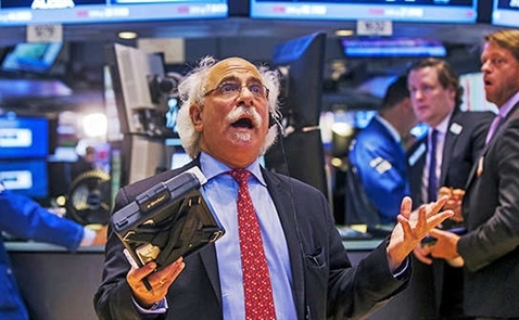 Chứng khoán Mỹ bị bán tháo ngay phiên đầu tiên của năm mới, Dow Jones có lúc mất hơn 700 điểm